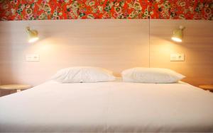 Double Room with Extra Bed and Shared Bathroom room in Boreal Calima