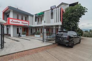 Lembur Kiwari Setra Duta Mitra RedDoorz