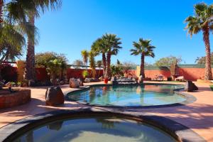 Villa Cora - Traumvilla mit privatem Tennisplatz & beheiztem Pool
