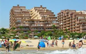 2 Bedroom Gorgeous Apartment In Oropesa - 奥罗佩萨德尔马