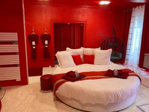 Hotels LE CHARME DE ST PIERRE : photos des chambres