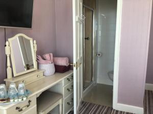 Family Room with Sea View room in The Coventry Guest House