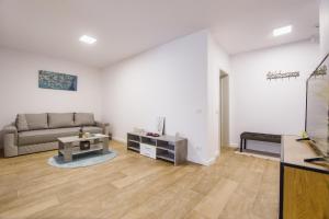 Lovely Home at West Residence