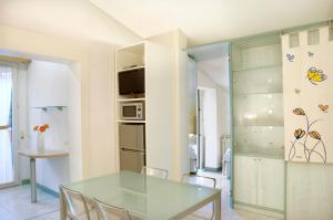Two-Bedroom Deluxe Apartment with Balcony room in Hotel Eros Residence