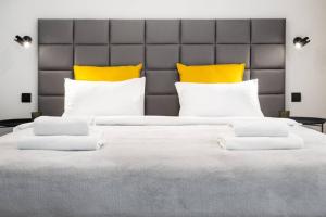 HOUSEHOST Apartment: Miodowa 428b street