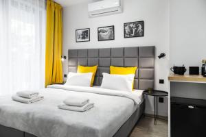 HOUSEHOST Apartment: Miodowa 428a Street