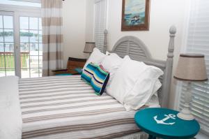 King Room with Balcony room in Inn at Haven Harbour