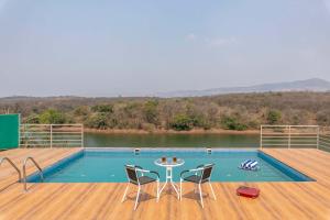 Casa Paun by StayVista - A lake-view villa with Infinity pool, Modern interiors & an amphitheatre
