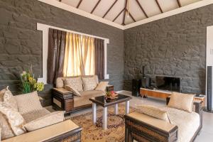 Casa Paun by StayVista - A lake-view villa with Infinity pool, Modern interiors & an amphitheatre