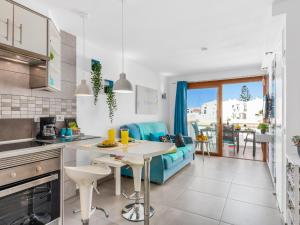 B16 WINDSOR PARK, exclusive sea view, heated pool