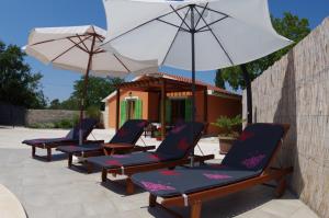 House Elvis, Sveti Kirin 