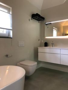 Modern Palace Emma Staete