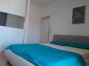 Postira apartment by the sea