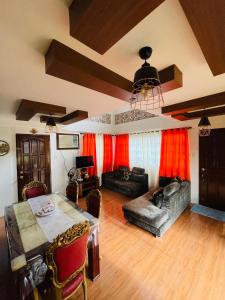 RESTHOUSE fully airconditioned w Private Parking