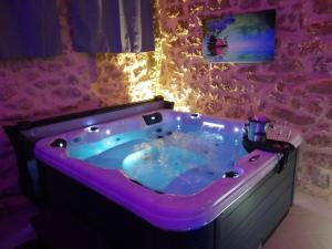 Maisons de vacances Gite Love Dreams Jacuzzi privatif : photos des chambres