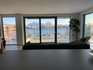 Two-Bedroom Apartment with Sea View room in Lofoten Suiteapartments