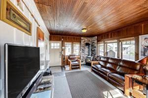 Cottage by the Sea (MCA #1213)