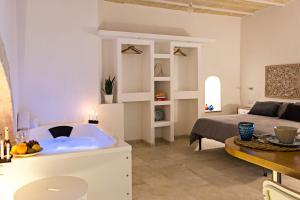 Queen Suite with Spa Bath