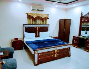 Budget Double Room room in New Royal Residency PECHS