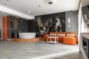 sky ORANGE jacuzzi sauna 28 FLOOR