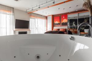 sky ORANGE jacuzzi sauna 28 FLOOR