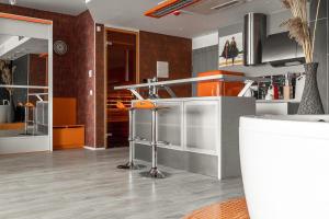 sky ORANGE jacuzzi sauna 28 FLOOR