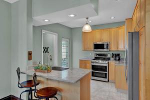 Oakley Square 3BR Charmer - Total Walkability home