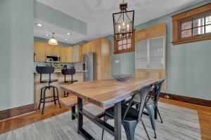 Oakley Square 3BR Charmer - Total Walkability home