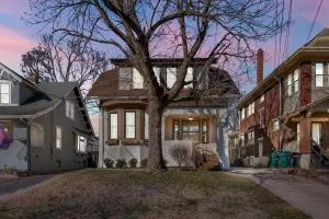 Oakley Square 3BR Charmer - Total Walkability home - Silverton