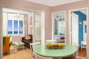 Avgi by the Sea - Kala Nera