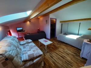 Maisons d'hotes GITE DU ROY D'AMONT (Plaine de l'Ain) : Chambre Quadruple