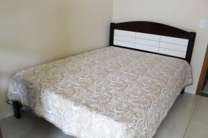 A011 - Apto com churrasqueira e 2 vagas de garagem