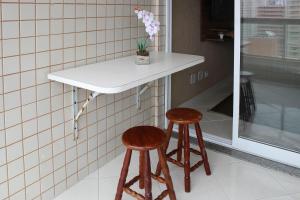 A011 - Apto com churrasqueira e 2 vagas de garagem