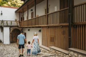 Rooms & Apartments Podsreda Castle