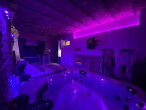 Maisons de vacances Gite Love Dreams Jacuzzi privatif : photos des chambres