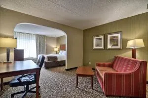 Clarion Inn & Suites - University Area - Groton