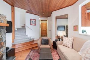 Rainbow by Outpost Whistler - 3hvězdičkové hotely ve městě Whistler