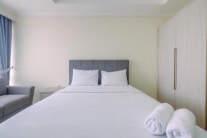 Warm and Cozy Studio Room at Menteng Park Apartment By Travelio