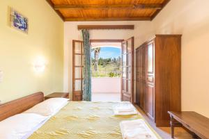 Nikos Pool House & Apartments