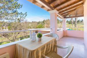 Nikos Pool House & Apartments