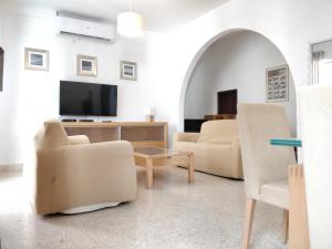 Large apartment close to rocky beach MCRE1-1