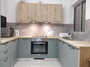 Large apartment close to rocky beach MCRE1-1