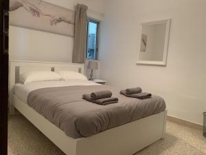 Large apartment close to rocky beach MCRE1-1