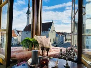Dream Stay - Main Square Apartment with Picturesque View - Toompea