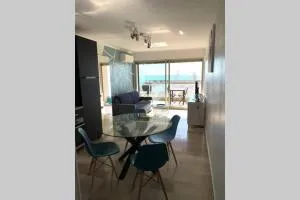 Vue mer port de garavan - Garavan