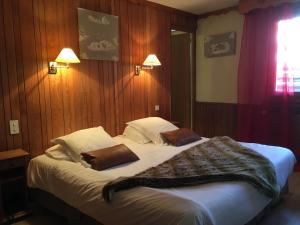 Two Connecting Double Rooms room in Les Airelles