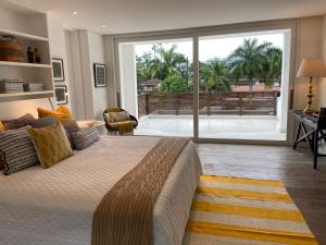 Tropical Contemporary Suites