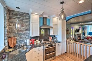 16 Mi to Camelback Resort Getaway with Game Room