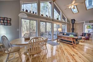 Spacious Family Escape Walk to Lake Michigan!