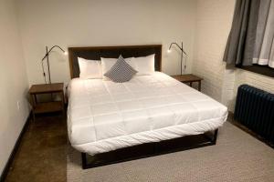 3E-*New* Apt 10 min to Children’s Hospital, slps 4